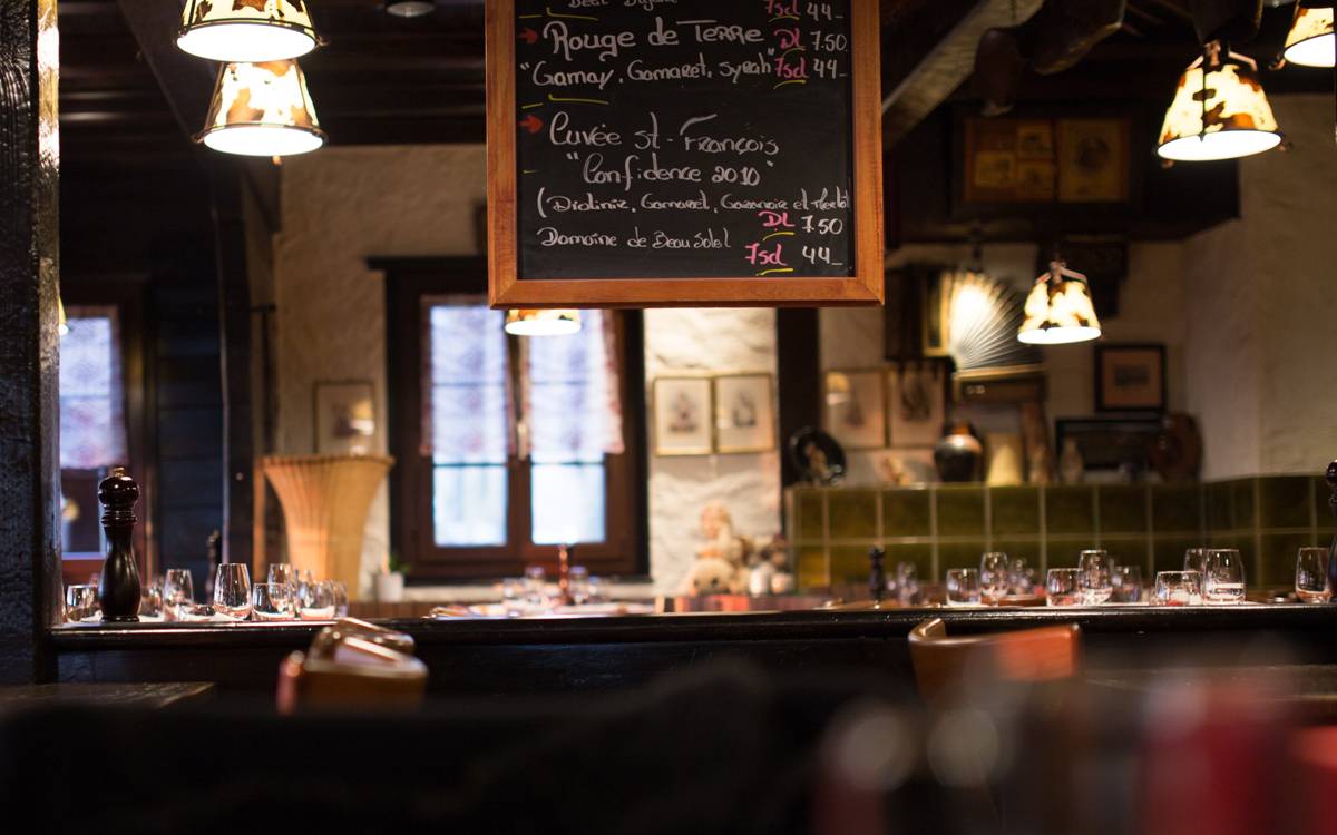 Ille terra erant obstabatque diremit ardentior terras